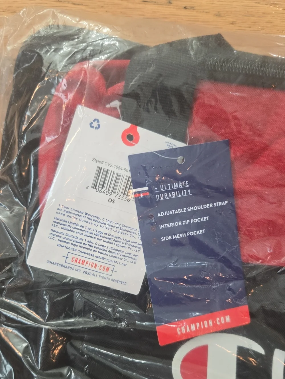 Champion 15L Duffey Gym Bag Adujsable Strap Red/Black One Size CV2-1054-601